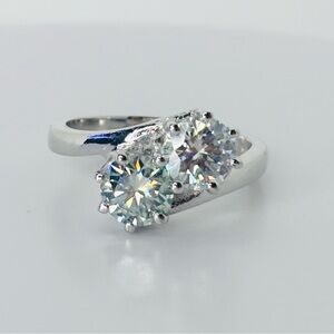 2ct MOISSANITE Ring size 7